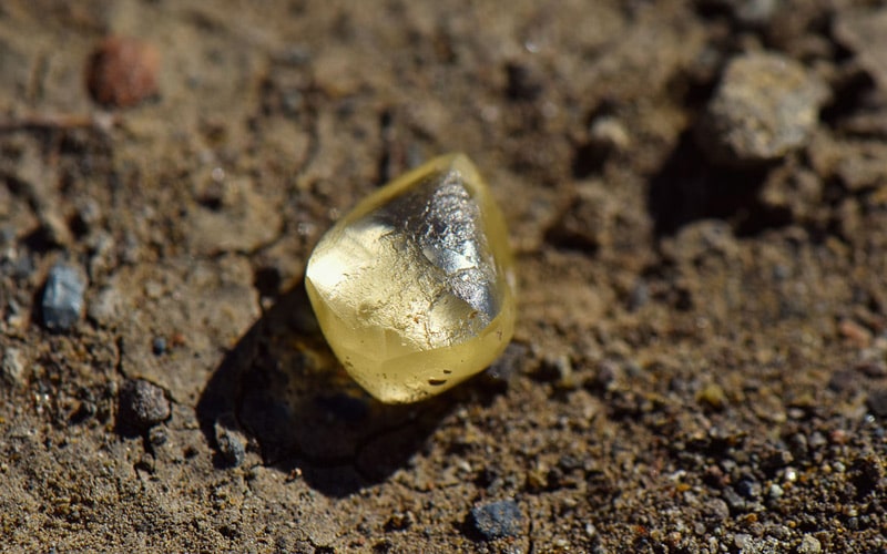 4.38 carat yellow diamond